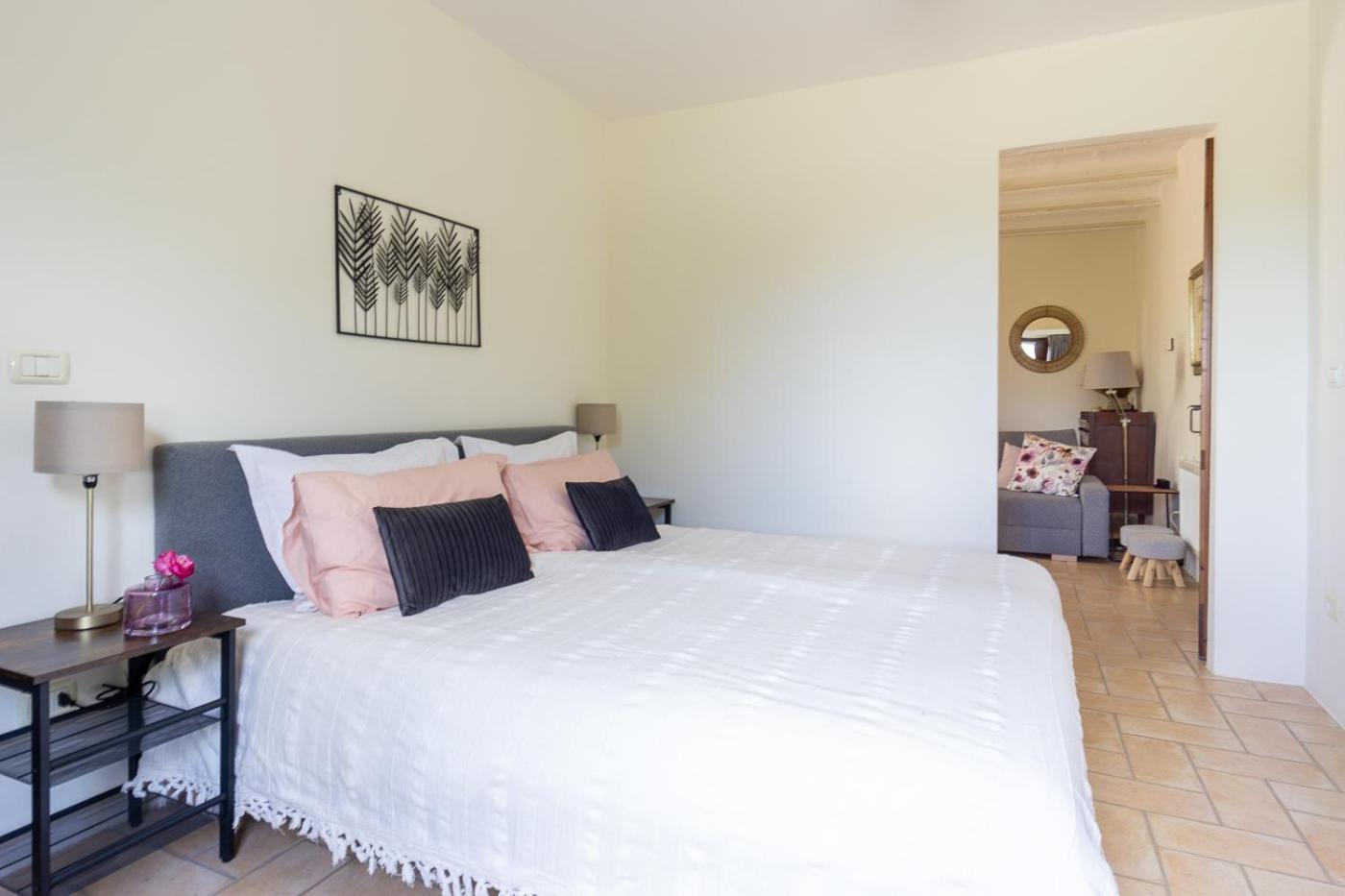 Rosa Nel Pozzo Apartments And B&B San Pietro  Экстерьер фото