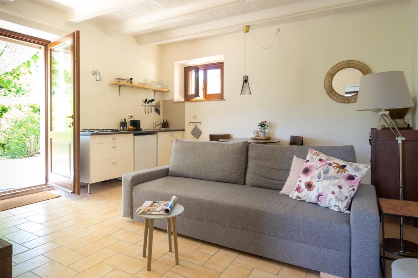 Rosa Nel Pozzo Apartments And B&B San Pietro  Экстерьер фото