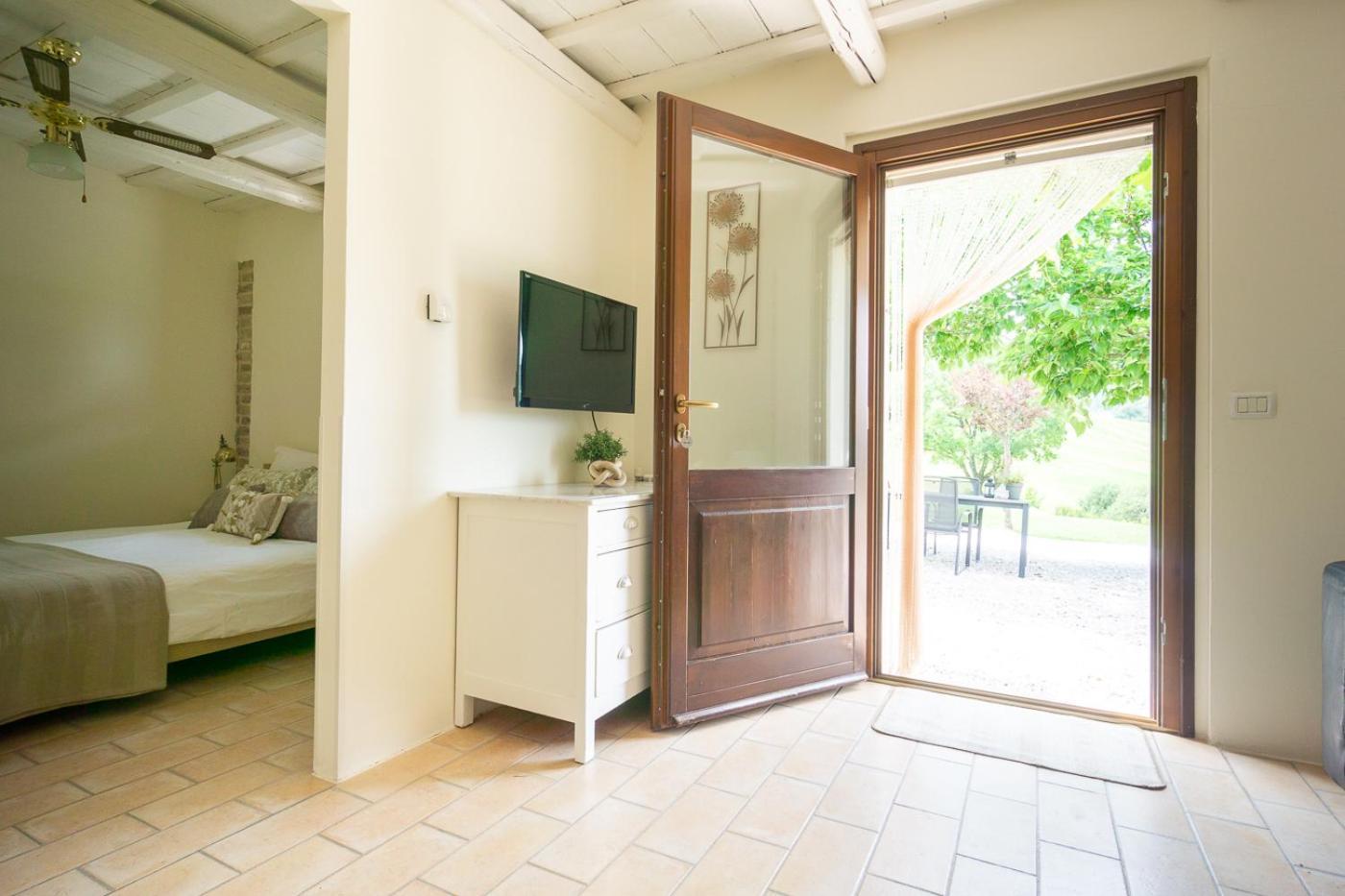 Rosa Nel Pozzo Apartments And B&B San Pietro  Экстерьер фото