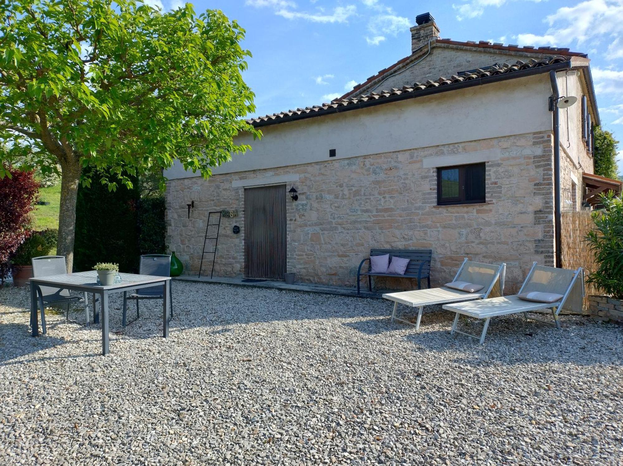 Rosa Nel Pozzo Apartments And B&B San Pietro  Экстерьер фото
