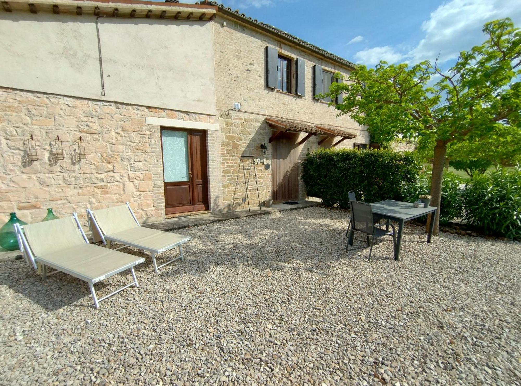Rosa Nel Pozzo Apartments And B&B San Pietro  Экстерьер фото